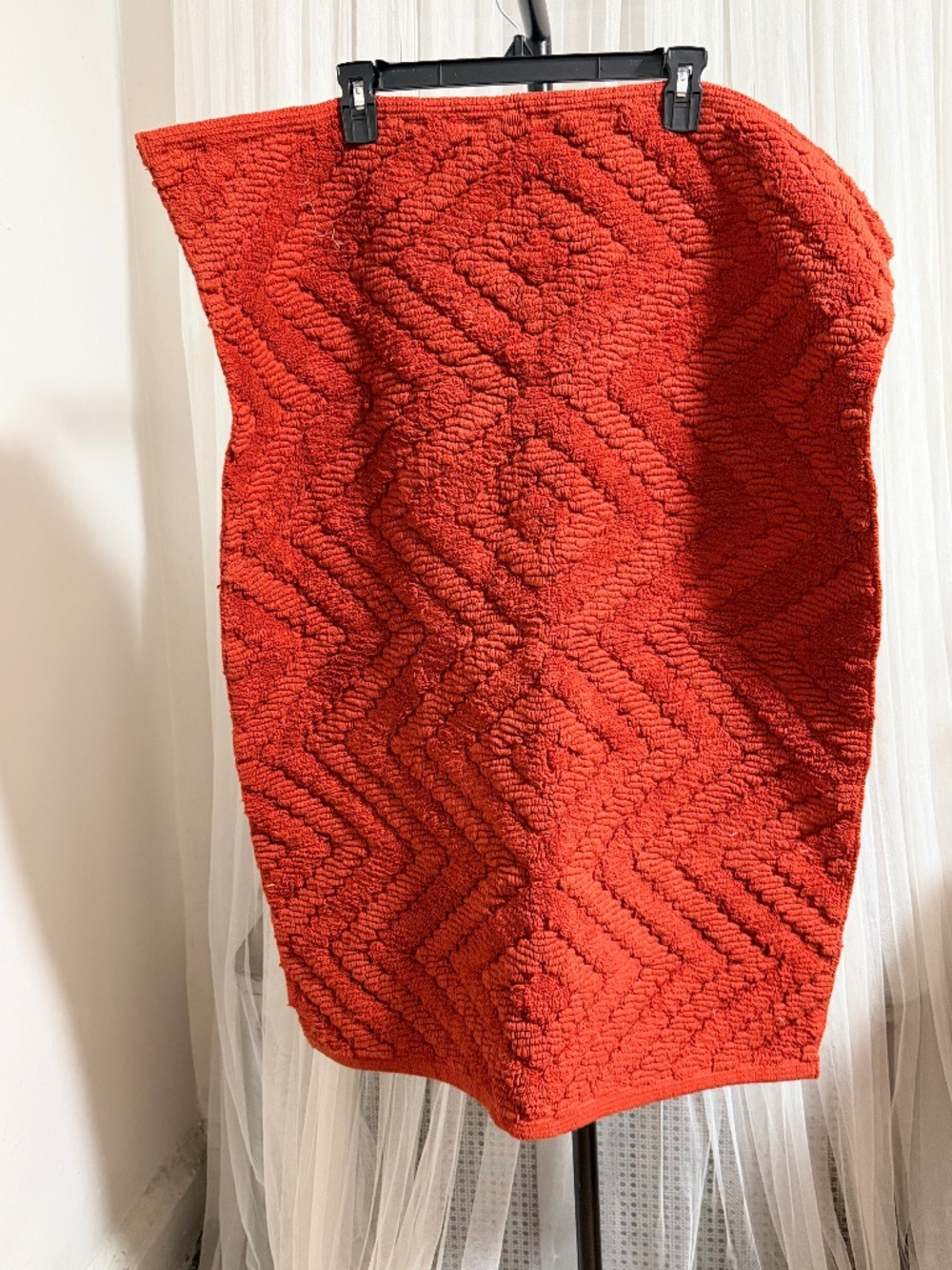 William Sonoma. Hand Woven Bathmat. 21"x34"